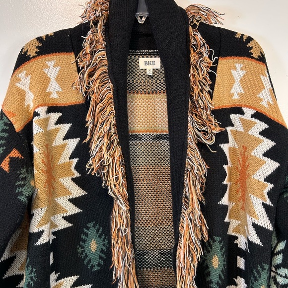 Buckle BKE Southwestern Fringe Open Flyaway Cardigan Sweater Women’s Medium - Picture 4 of 8
